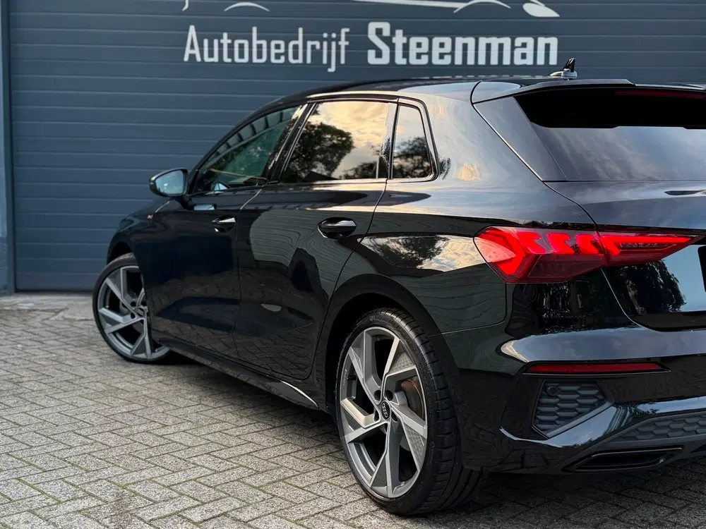 Audi A3 35 TFSI S edition uit 2022, foto 8