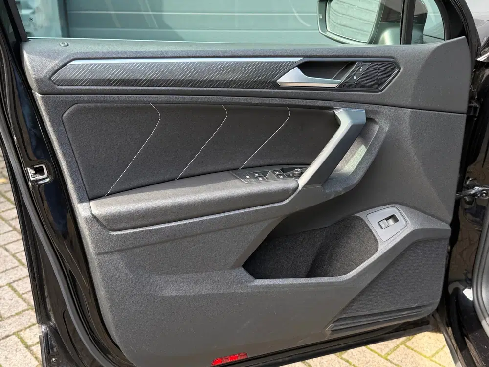 Volkswagen Tiguan 1.5 TSI R-Line Business+ uit 2023, foto 15
