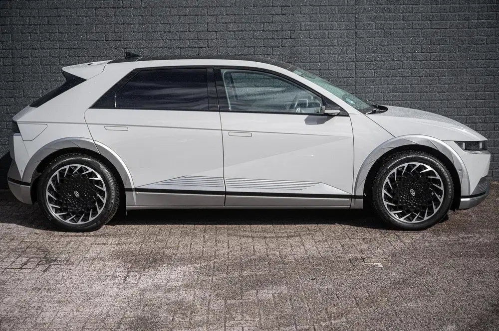 Hyundai IONIQ 5 Lounge AWD 77.4 kWh 100& SOH PANO TREKHAAK uit 2023, foto 9