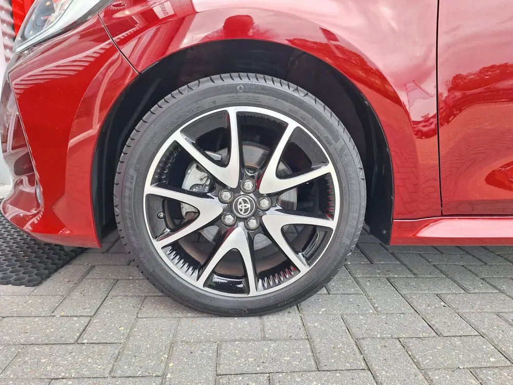 Toyota Yaris 1.5 Hybrid Style Bi-Tone Limited (bj 2020) uit 2020, foto 10