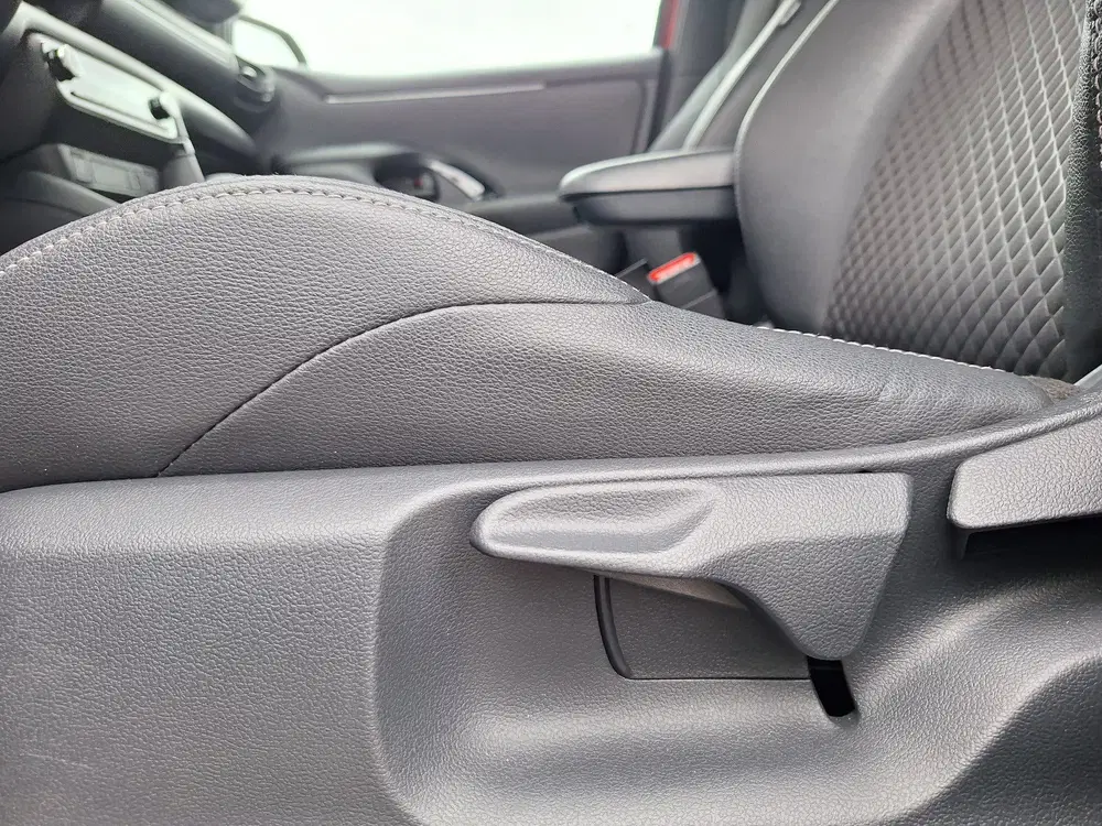 Toyota Yaris 1.5 Hybrid Style Bi-Tone Limited (bj 2020) uit 2020, foto 14