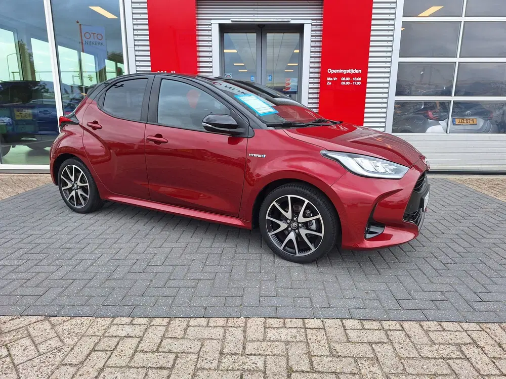 Toyota Yaris 1.5 Hybrid Style Bi-Tone Limited (bj 2020) uit 2020, foto 2
