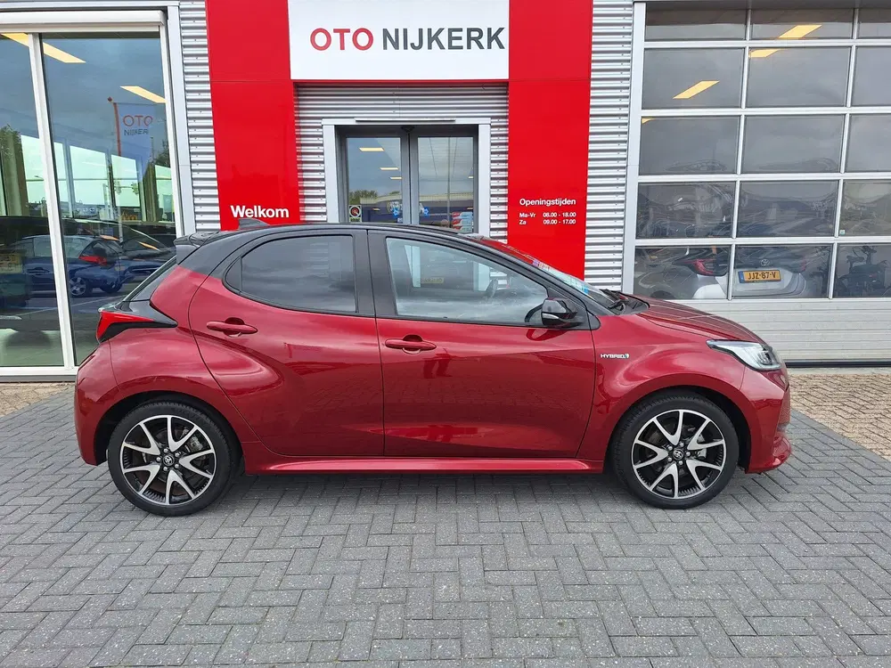Toyota Yaris 1.5 Hybrid Style Bi-Tone Limited (bj 2020) uit 2020, foto 3