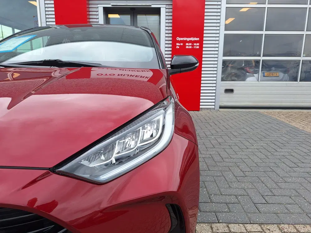 Toyota Yaris 1.5 Hybrid Style Bi-Tone Limited (bj 2020) uit 2020, foto 6