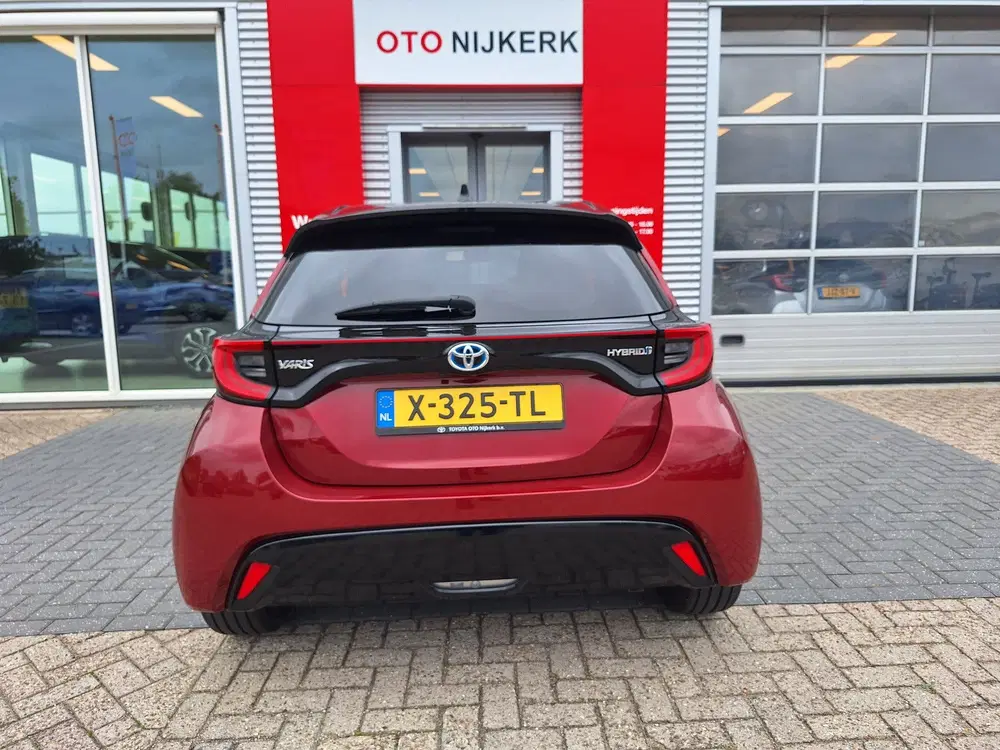 Toyota Yaris 1.5 Hybrid Style Bi-Tone Limited (bj 2020) uit 2020, foto 8