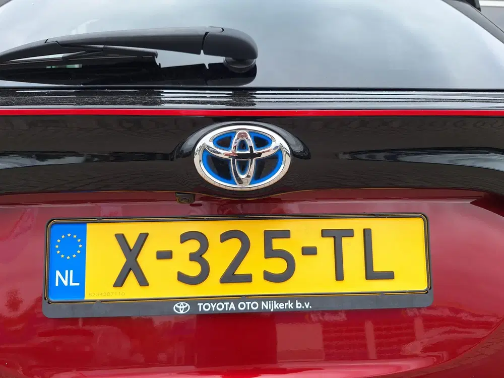 Toyota Yaris 1.5 Hybrid Style Bi-Tone Limited (bj 2020) uit 2020, foto 9