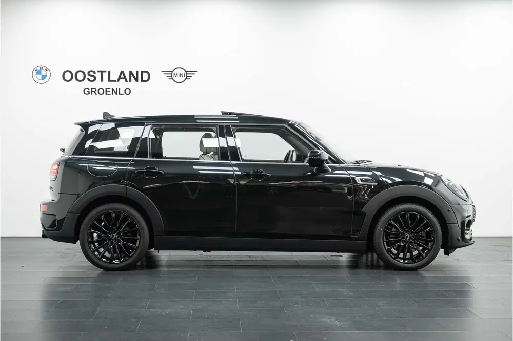 Mini Clubman Cooper S Classic Automaat uit 2022, foto 2