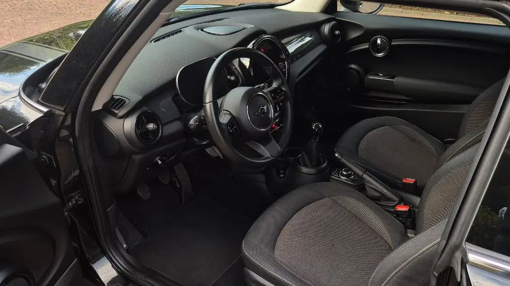 Mini One uit 2022, foto 14