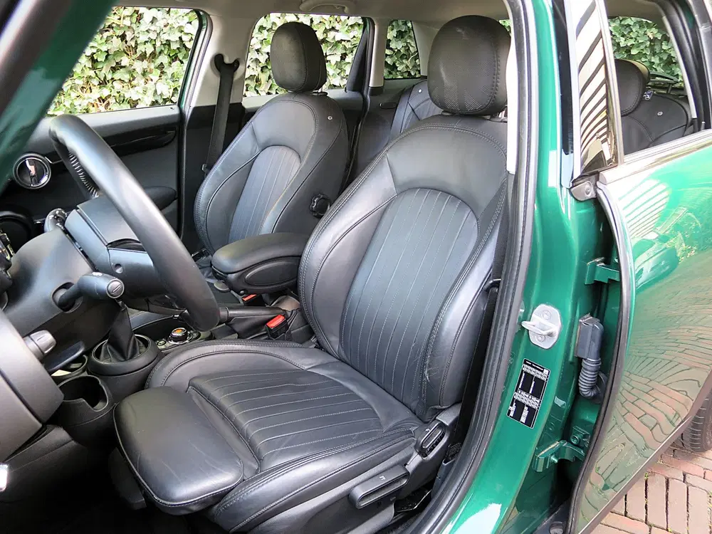 Mini Cooper S Cooper S 2.0 60 Years Edition F55 LCI 5-dr uit 2019, foto 3