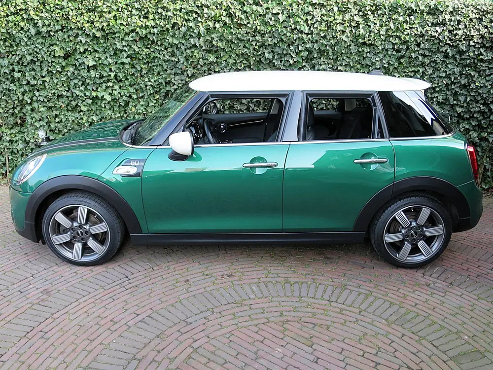 Mini Cooper S Cooper S 2.0 60 Years Edition F55 LCI 5-dr uit 2019, foto 5