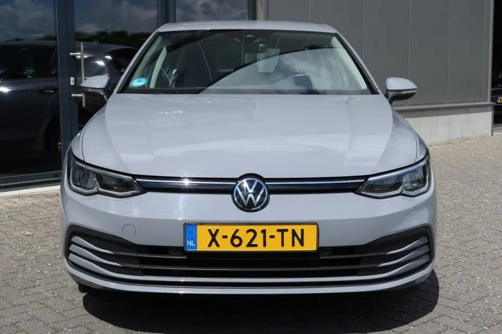 Volkswagen Golf 1.0 eTSI Life AUTOMAAT 110pk Clima uit 2024, foto 2