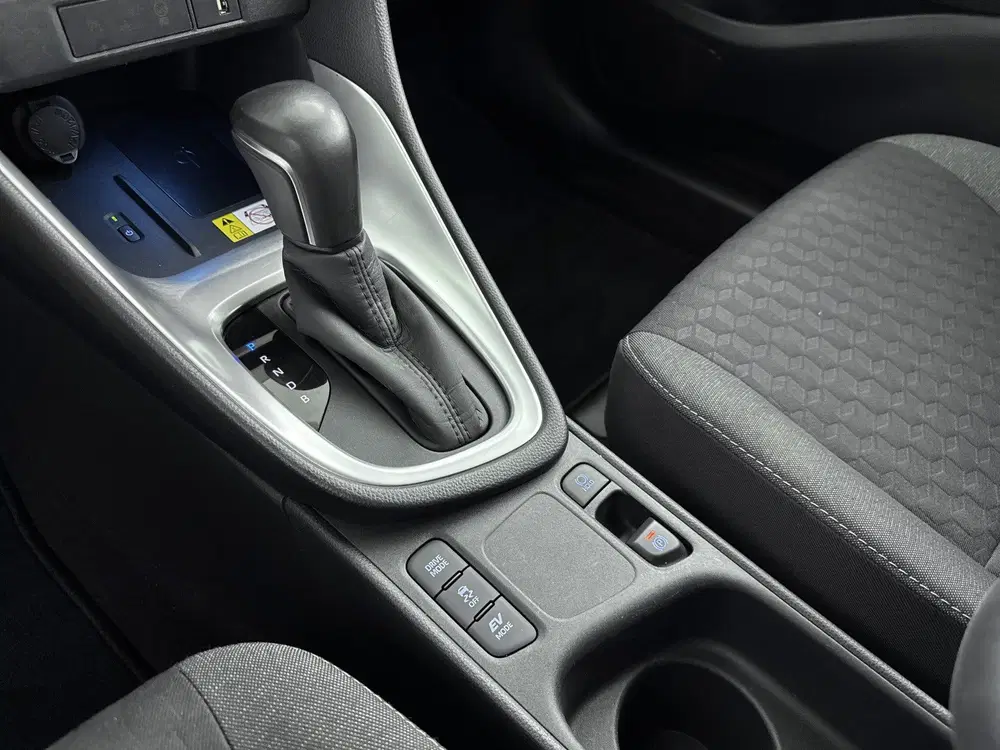 Toyota Yaris 1.5 Hybrid Dynamic Bi-Tone uit 2021, foto 10