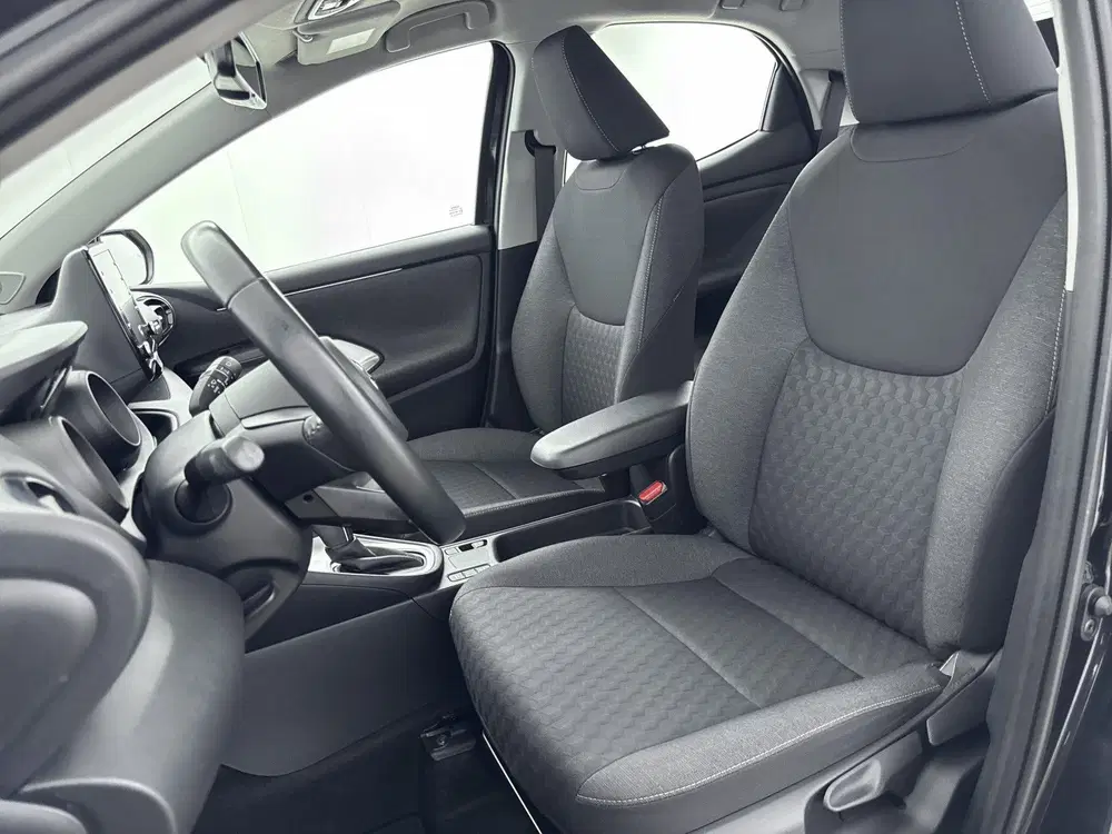 Toyota Yaris 1.5 Hybrid Dynamic Bi-Tone uit 2021, foto 14