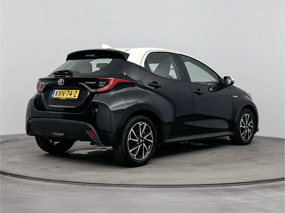 Toyota Yaris 1.5 Hybrid Dynamic Bi-Tone uit 2021, foto 2