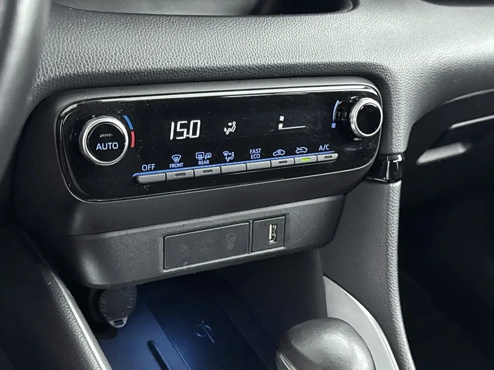 Toyota Yaris 1.5 Hybrid Dynamic Bi-Tone uit 2021, foto 9