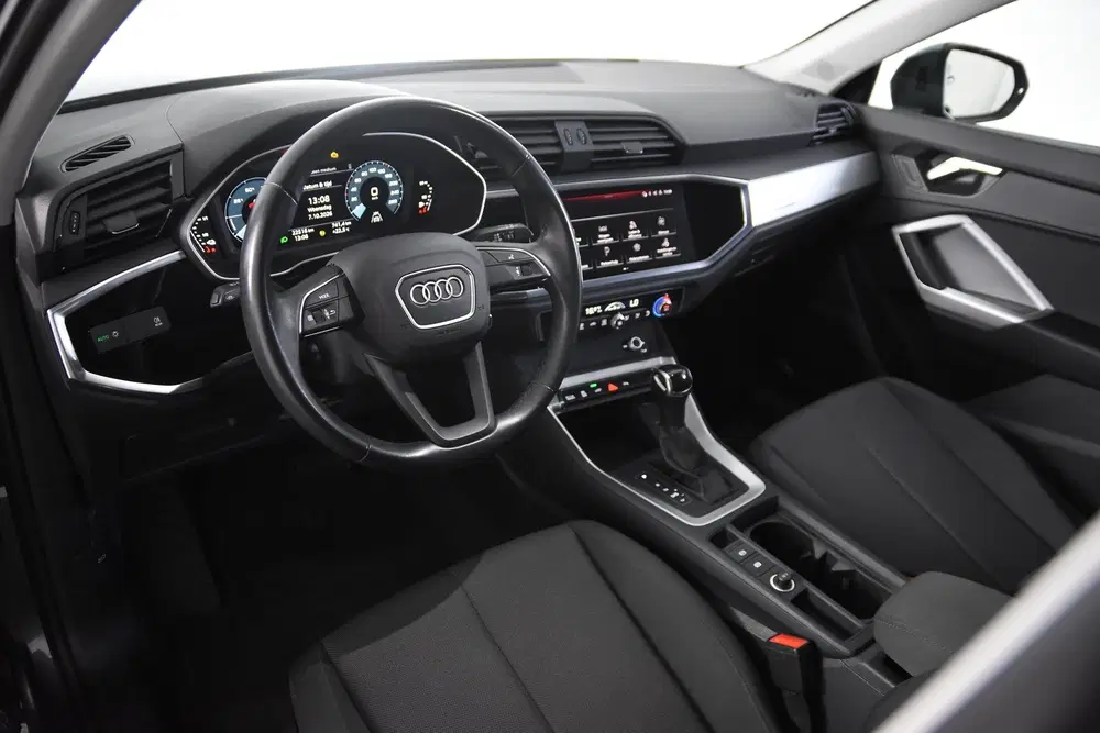 Audi Q3 45 TFSI e S-tronic S-Line (bj 2024) uit 2024, foto 2