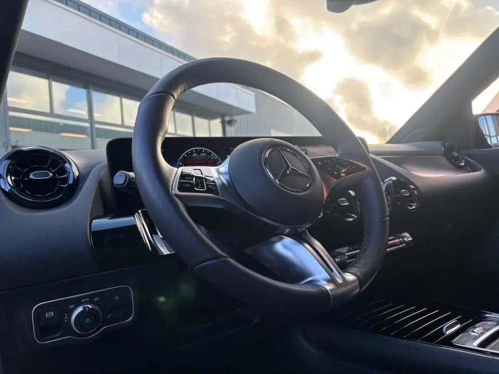 Mercedes-Benz B-Klasse 250E AUTOMAAT LUXURY LINE NAVI PDC-CA uit 2025, foto 2