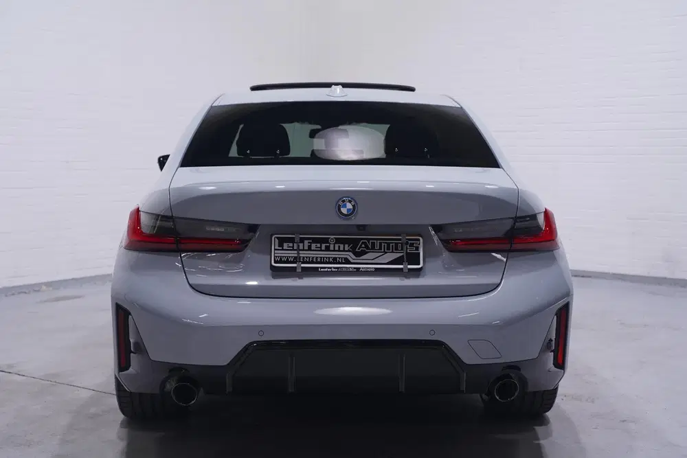 BMW 3-serie 330e M Sport SOH 96% Head up Schuifdak Cam uit 2024, foto 10