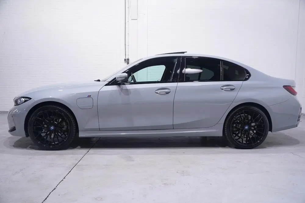BMW 3-serie 330e M Sport SOH 96% Head up Schuifdak Cam uit 2024, foto 11