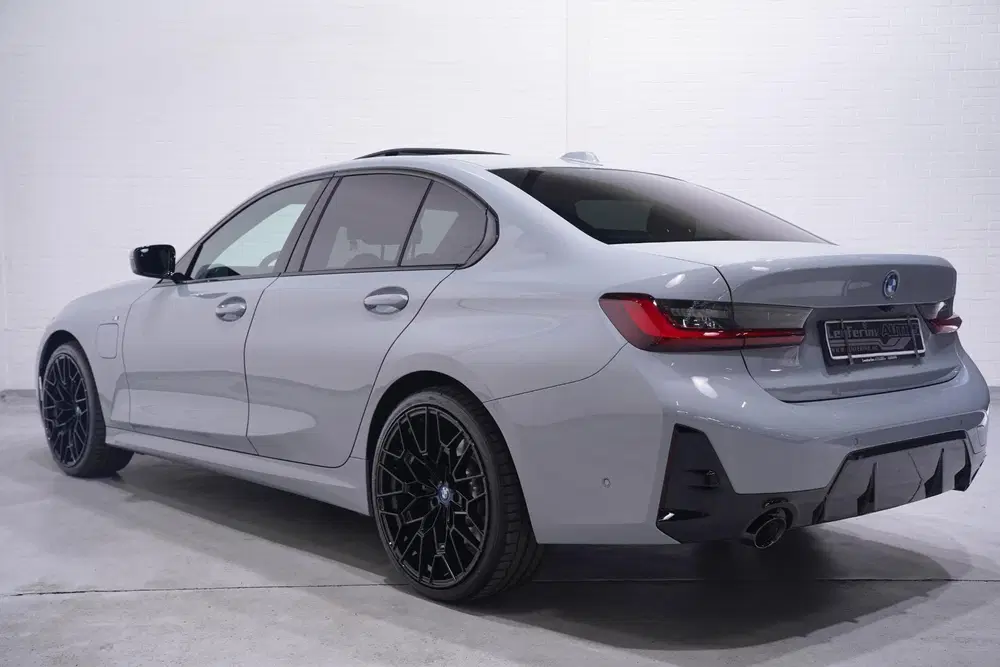 BMW 3-serie 330e M Sport SOH 96% Head up Schuifdak Cam uit 2024, foto 13