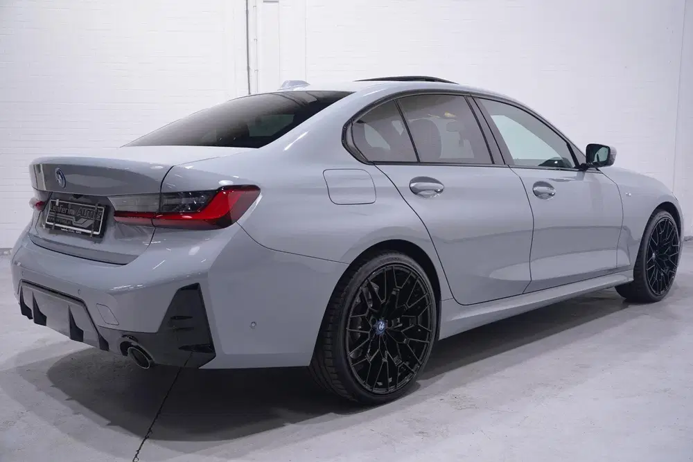 BMW 3-serie 330e M Sport SOH 96% Head up Schuifdak Cam uit 2024, foto 14