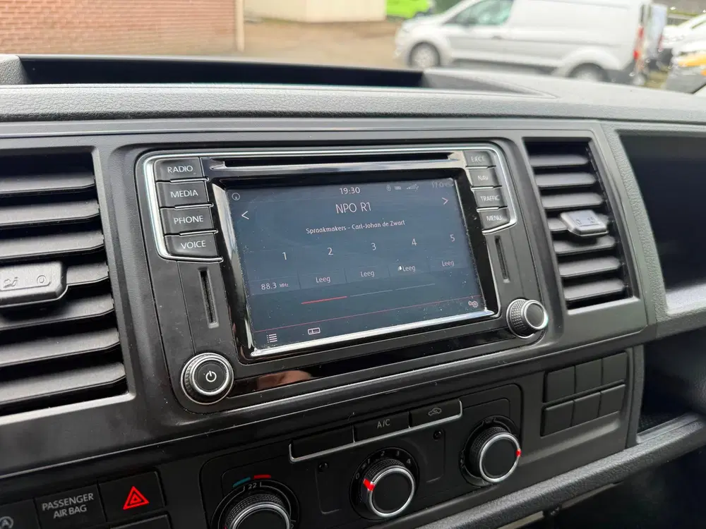 Volkswagen Transporter 2.0 TDI L1H1 euro 6 navi airco cruise uit 2019, foto 13