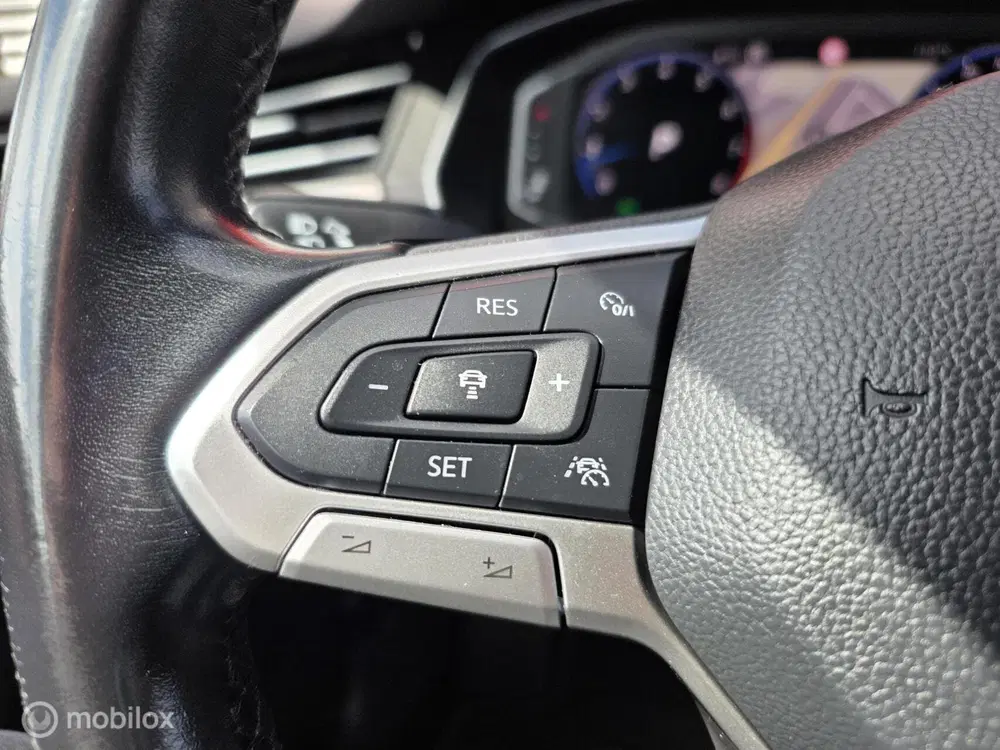 Volkswagen Passat Variant 1.5 TSI R-Line uit 2020, foto 15