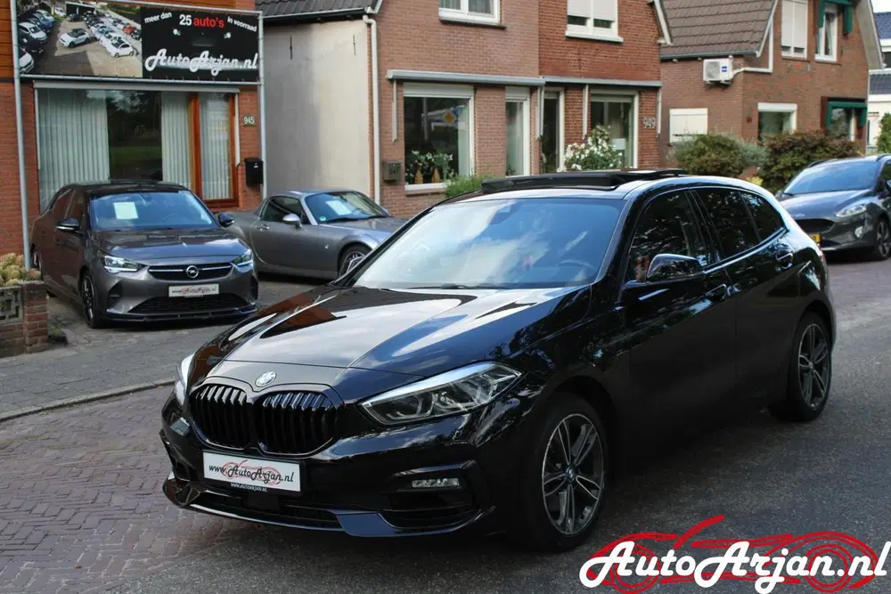BMW 1-serie 118i Executive Edition Pano Aut uit 2020