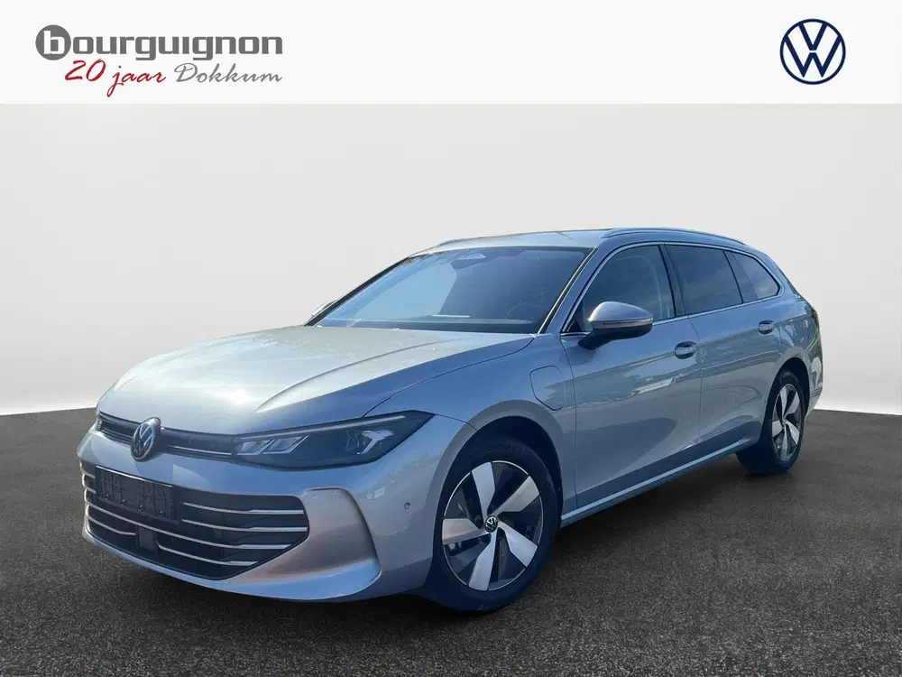 Volkswagen Passat 1.5 eHybrid Business uit 2025