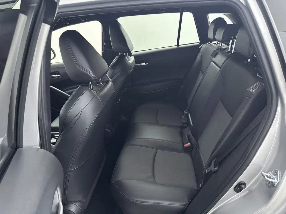 Toyota Corolla Cross 2.0 High Power Hybrid First Edition uit 2023, foto 15