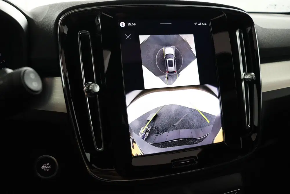 Volvo XC40 2.0 B4 Plus Black Edition uit 2025, foto 13