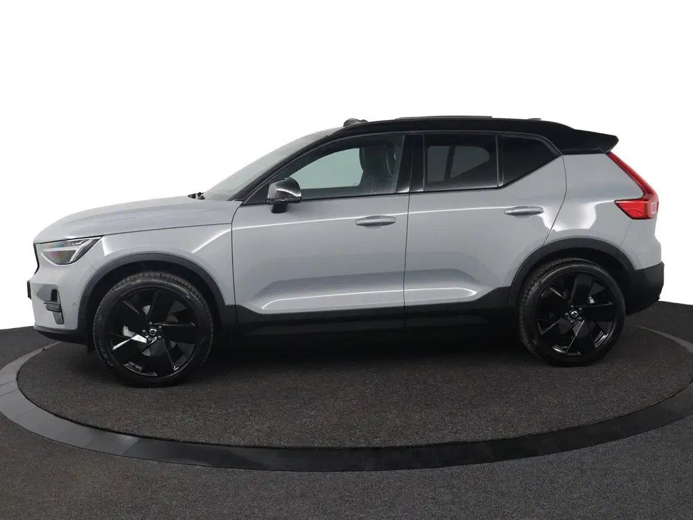 Volvo XC40 2.0 B4 Plus Black Edition uit 2025, foto 2