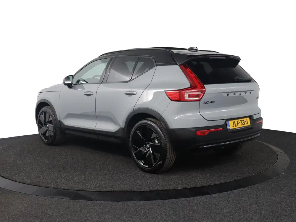 Volvo XC40 2.0 B4 Plus Black Edition uit 2025, foto 3