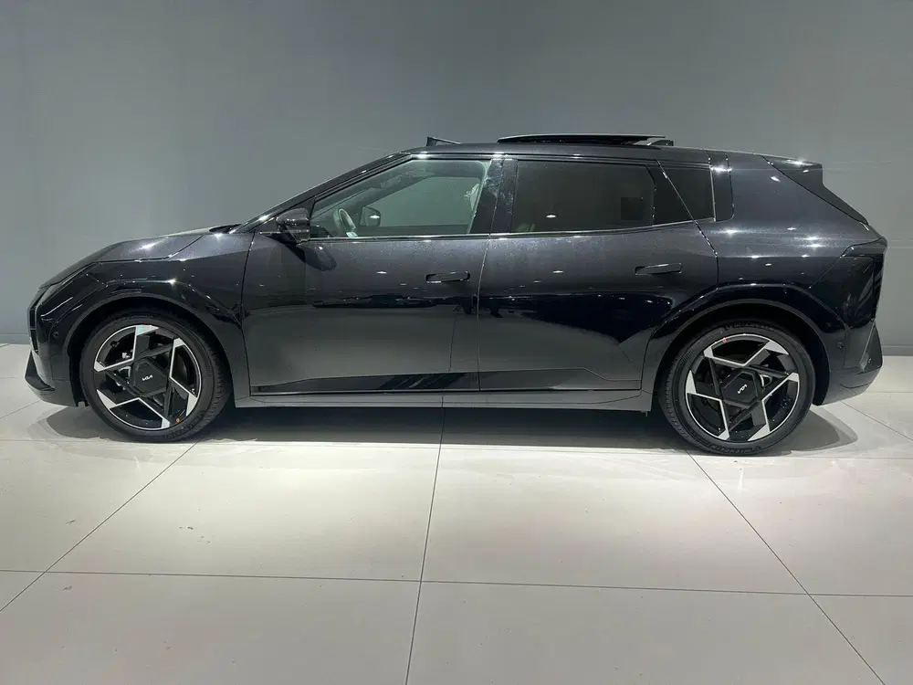 Kia EV4 81 uit 2026, foto 2