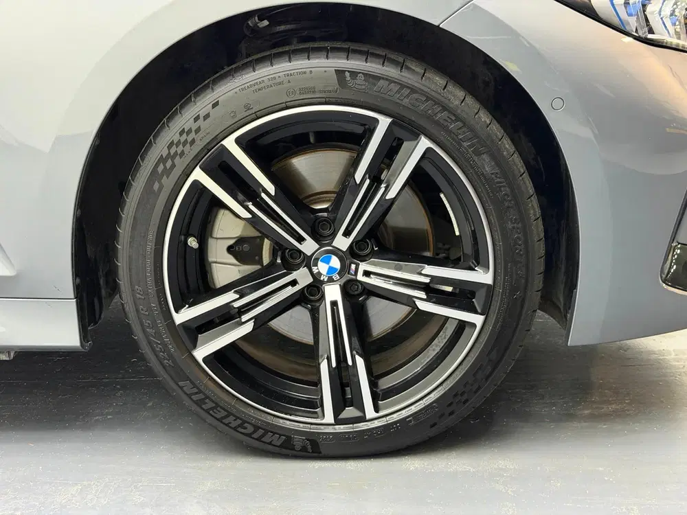 BMW 3-serie 330e xDrive M Sport uit 2025, foto 6