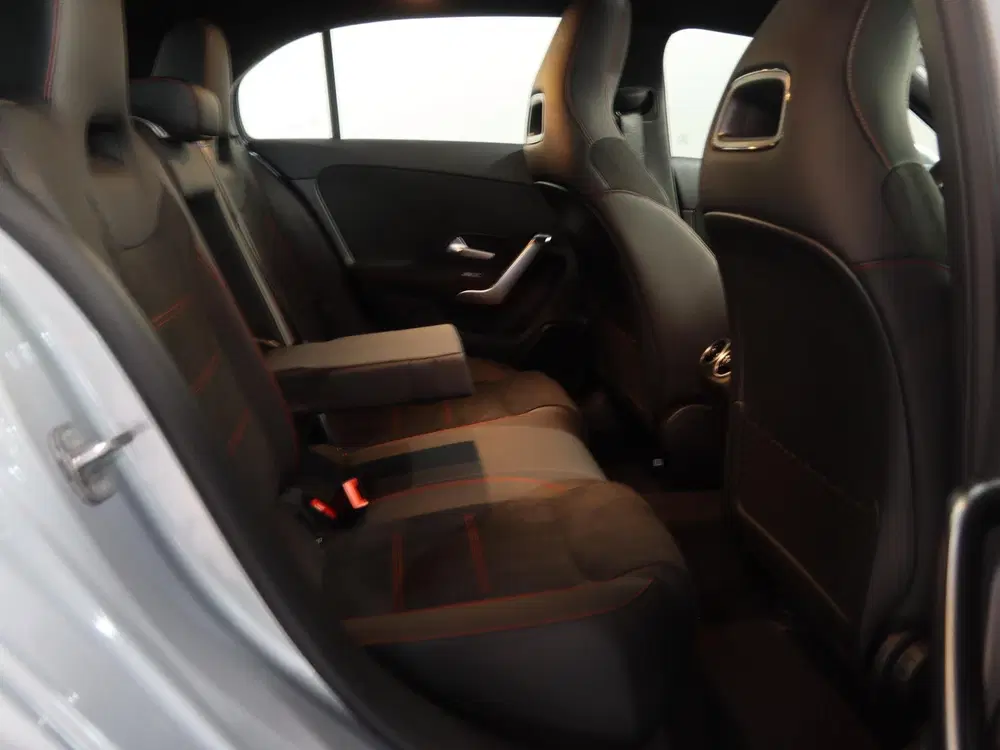Mercedes-Benz A-Klasse 180 Business Solution AMG uit 2026, foto 12