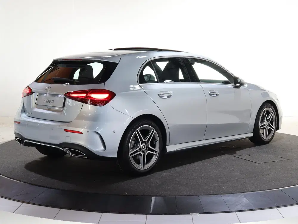 Mercedes-Benz A-Klasse 180 Business Solution AMG uit 2026, foto 2