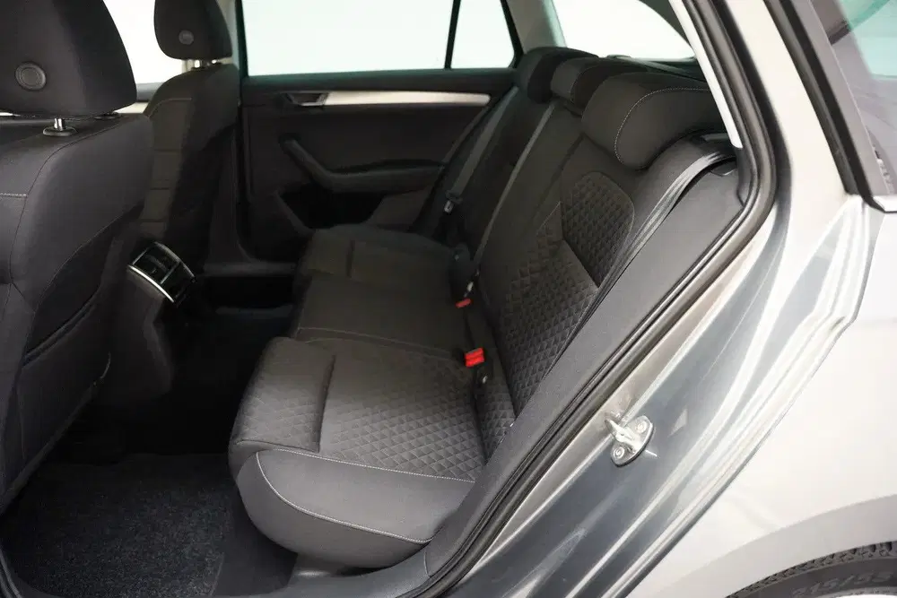 Skoda Superb COMBI 1.4 TSI PHEV Business Edition Aut. [ uit 2022, foto 13
