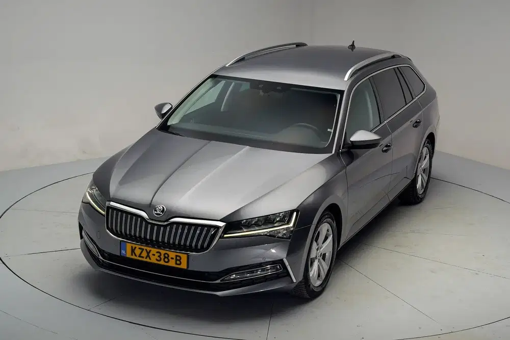 Skoda Superb COMBI 1.4 TSI PHEV Business Edition Aut. [ uit 2022, foto 14