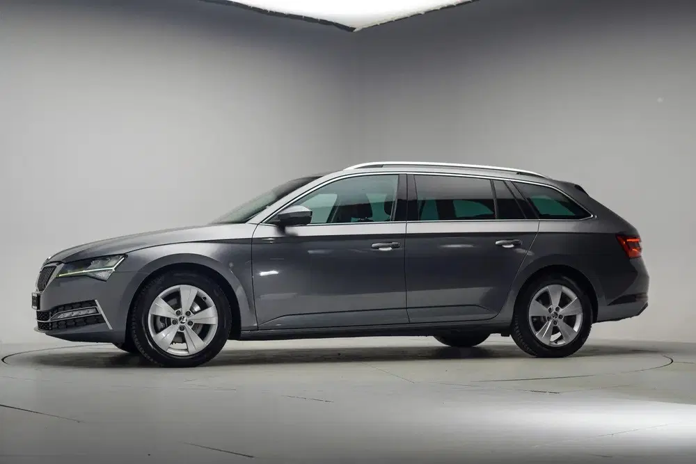 Skoda Superb COMBI 1.4 TSI PHEV Business Edition Aut. [ uit 2022, foto 2