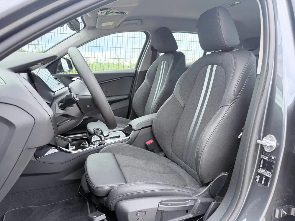 BMW 1-serie 118i Executive Edition uit 2020, foto 13