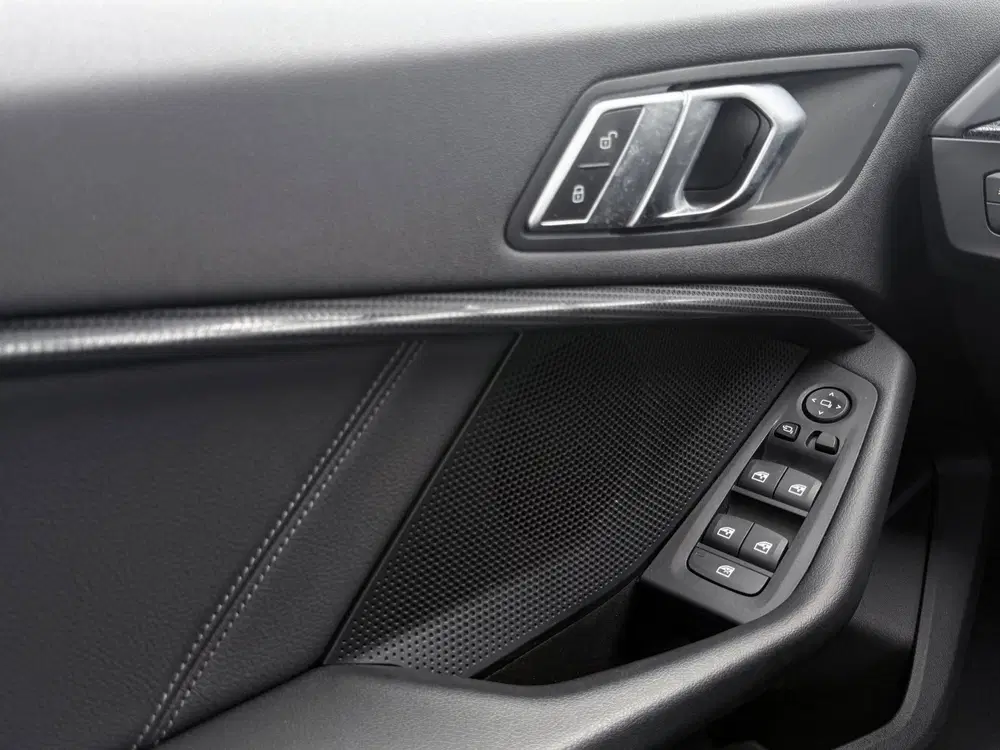 BMW 1-serie 118i Executive Edition uit 2020, foto 14