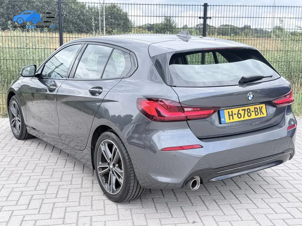 BMW 1-serie 118i Executive Edition uit 2020, foto 5