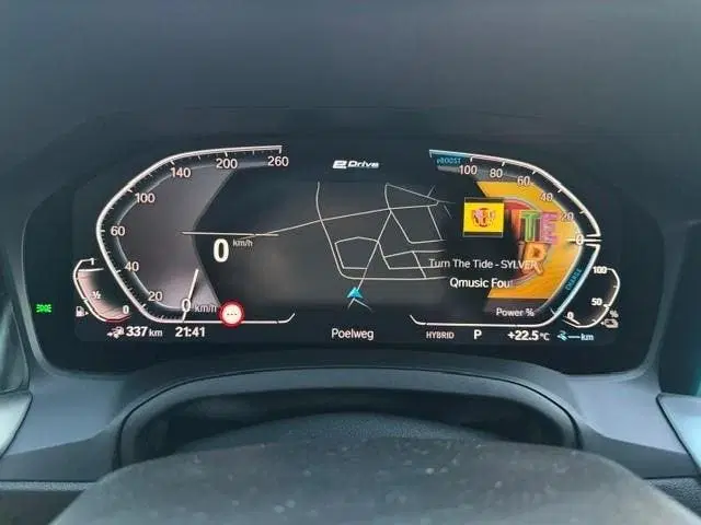 BMW 3-serie 330e uit 2019, foto 13