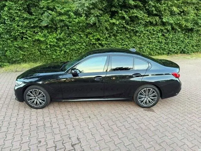 BMW 3-serie 330e uit 2019, foto 3