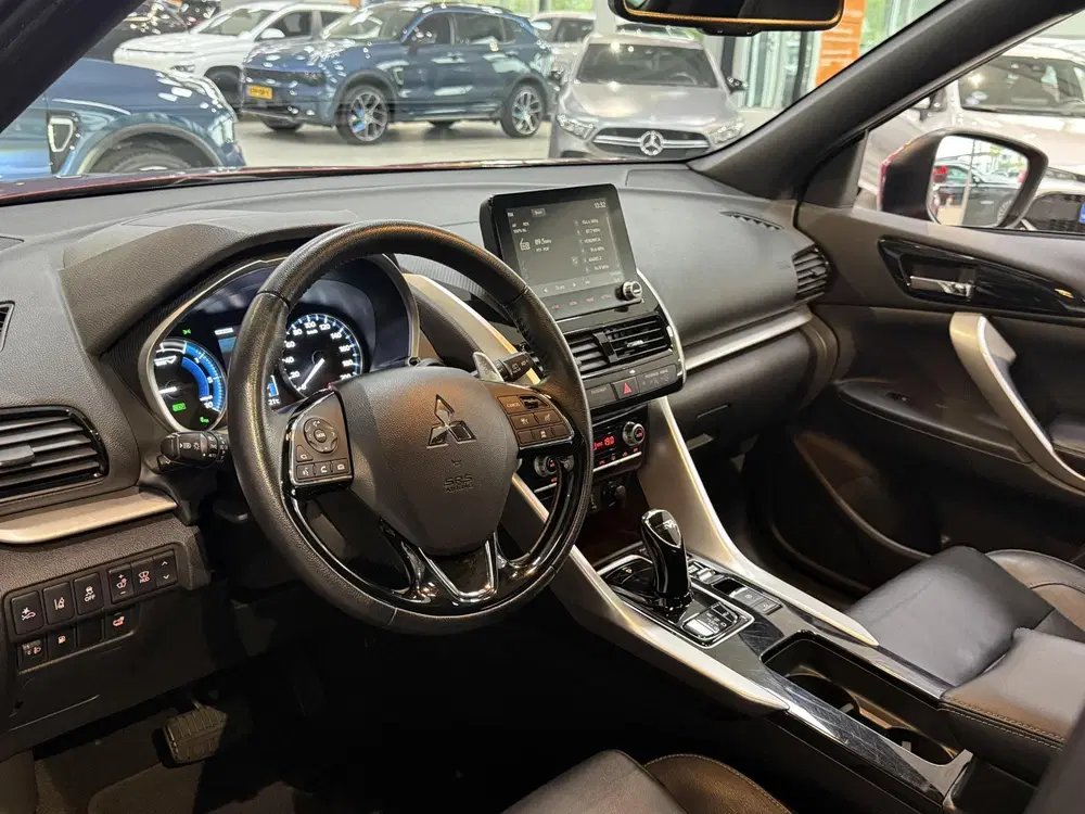 Mitsubishi Eclipse Cross 2.4 PHEV Instyle leder interieur uit 2023, foto 10