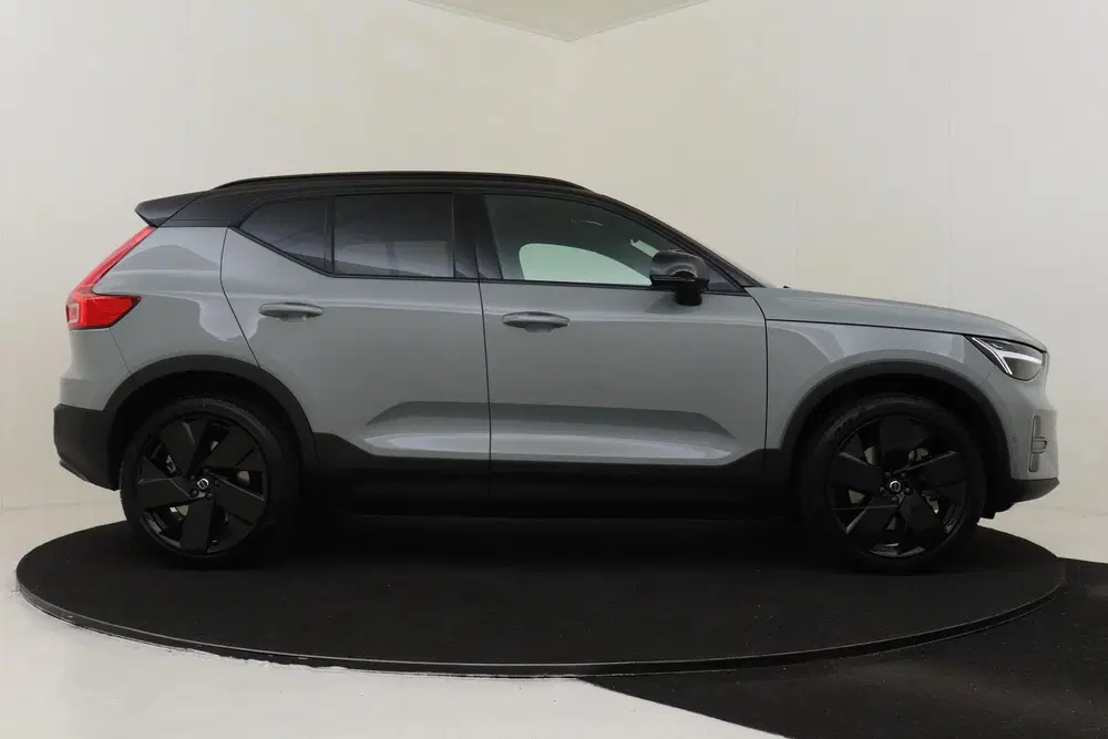 Volvo EX40 SINGLE MOTOR EXTENDED RANGE ULTRA BLACK ED uit 2026, foto 13