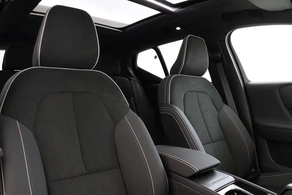 Volvo EX40 SINGLE MOTOR EXTENDED RANGE ULTRA BLACK ED uit 2026, foto 14