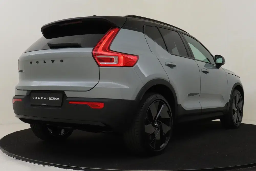 Volvo EX40 SINGLE MOTOR EXTENDED RANGE ULTRA BLACK ED uit 2026, foto 3