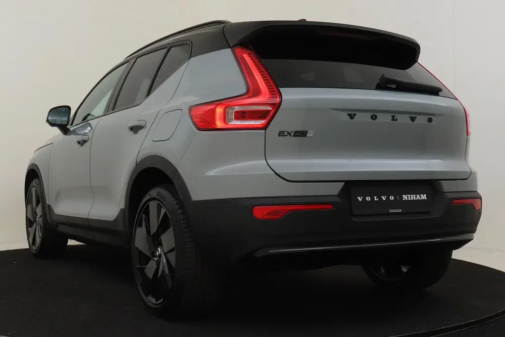 Volvo EX40 SINGLE MOTOR EXTENDED RANGE ULTRA BLACK ED uit 2026, foto 5